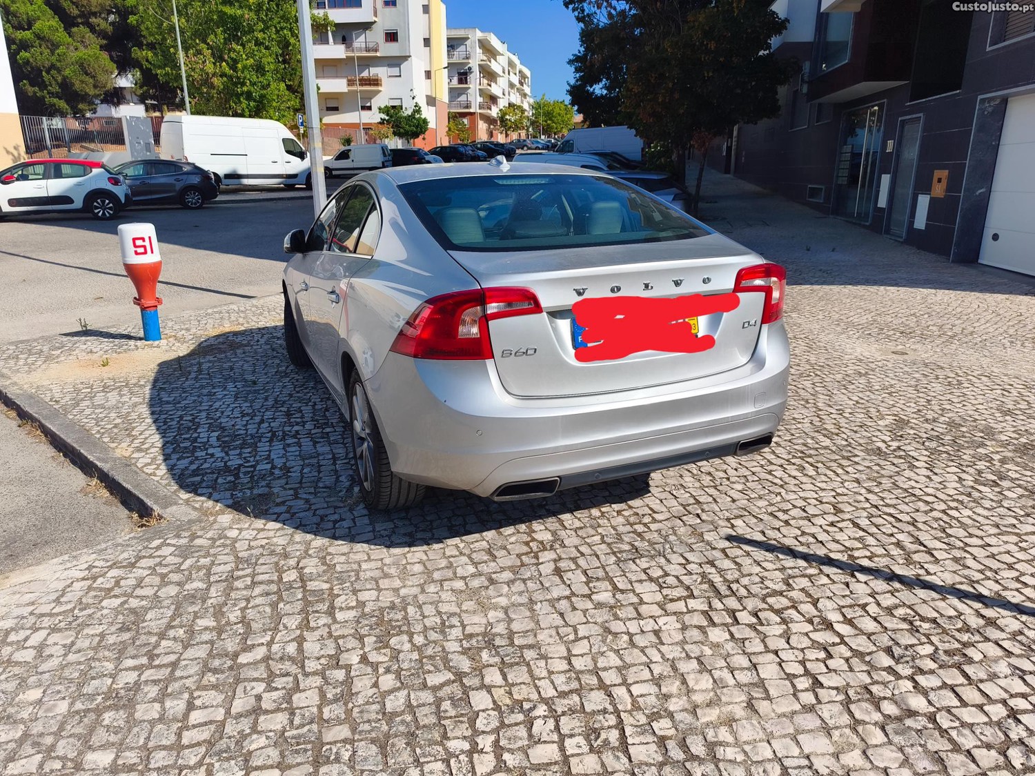 Volvo S60 D4 — photo 2
