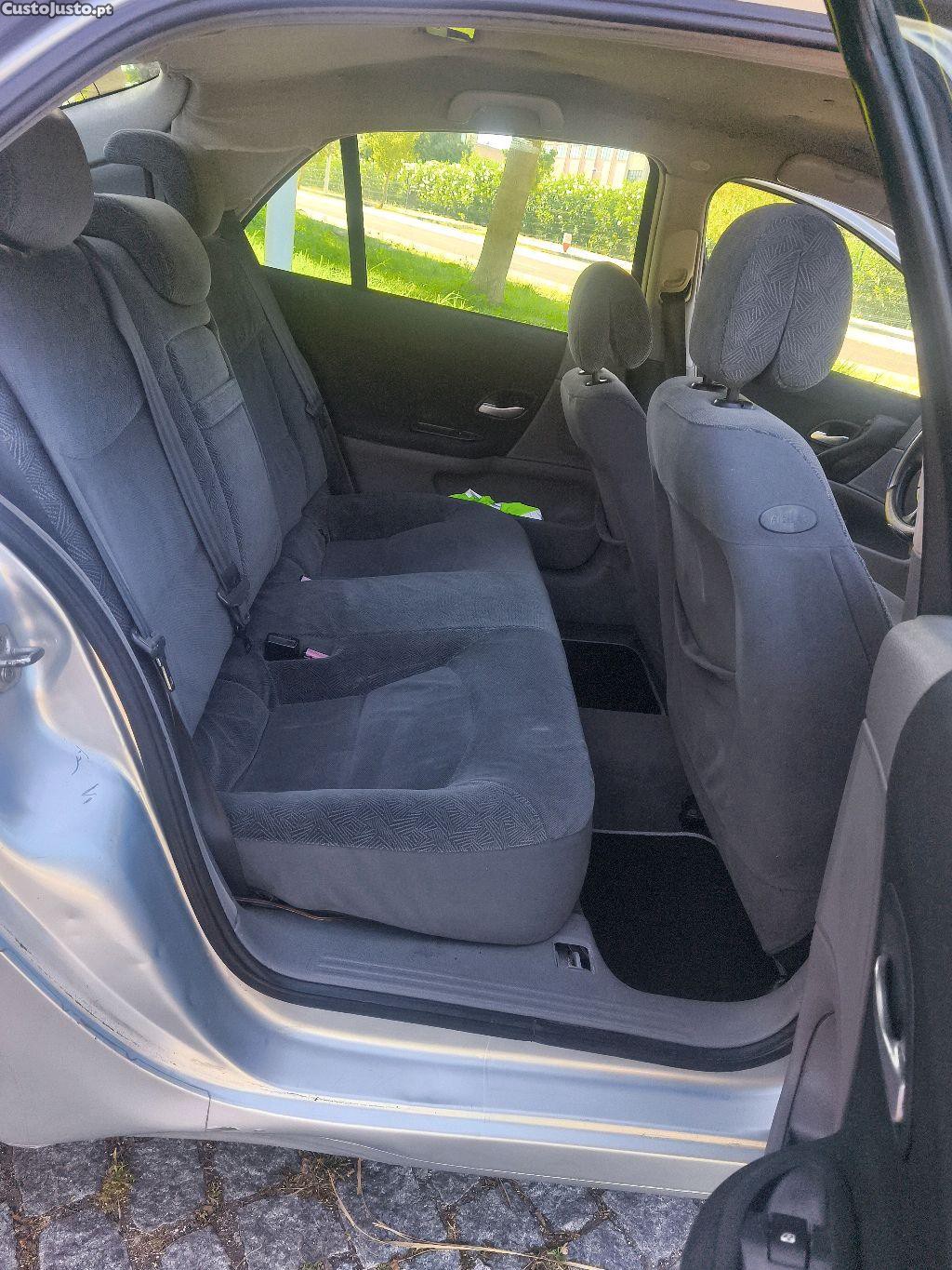 Renault Laguna II 1.6 16V — fotografia 3