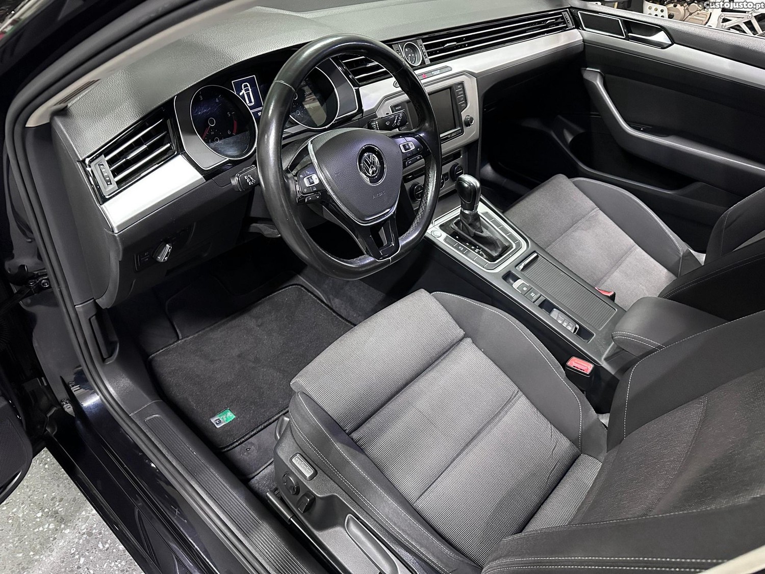 Volkswagen Passat 2.0 TDi Confortline DSG — fotografia 18