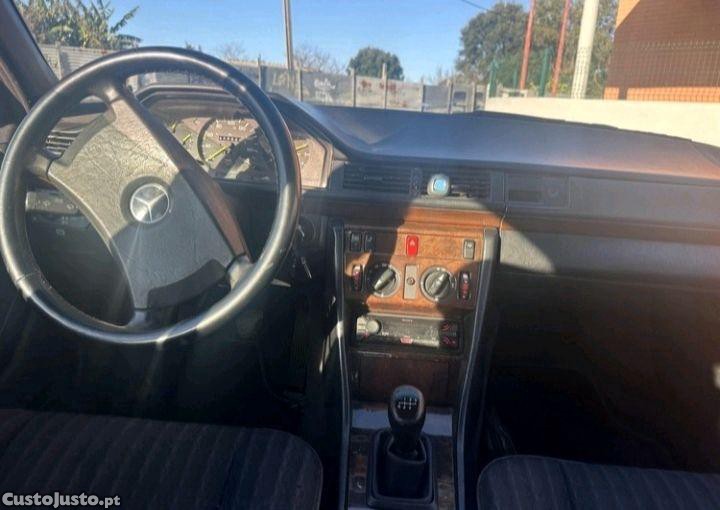 Mercedes-Benz E 200 200D — fotografia 7