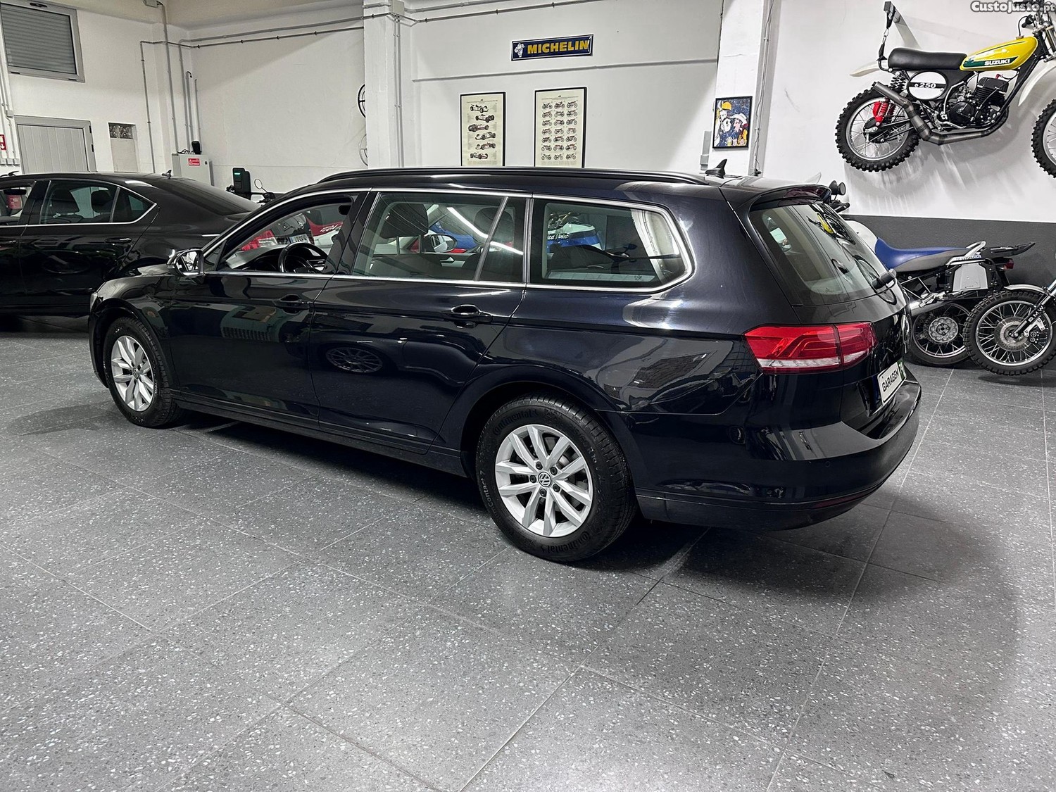 Volkswagen Passat 2.0 TDi Confortline DSG — fotografia 16
