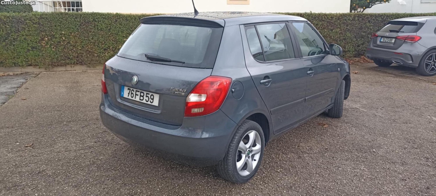 Skoda Fabia 1.4 Diesel impecável Só 141.250kms Oportunidade! — fotografia 8