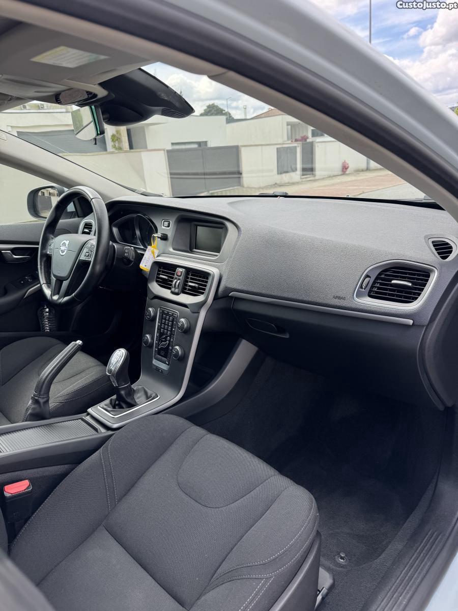 Volvo V40 1.6 D2 Momentum — fotografia 5