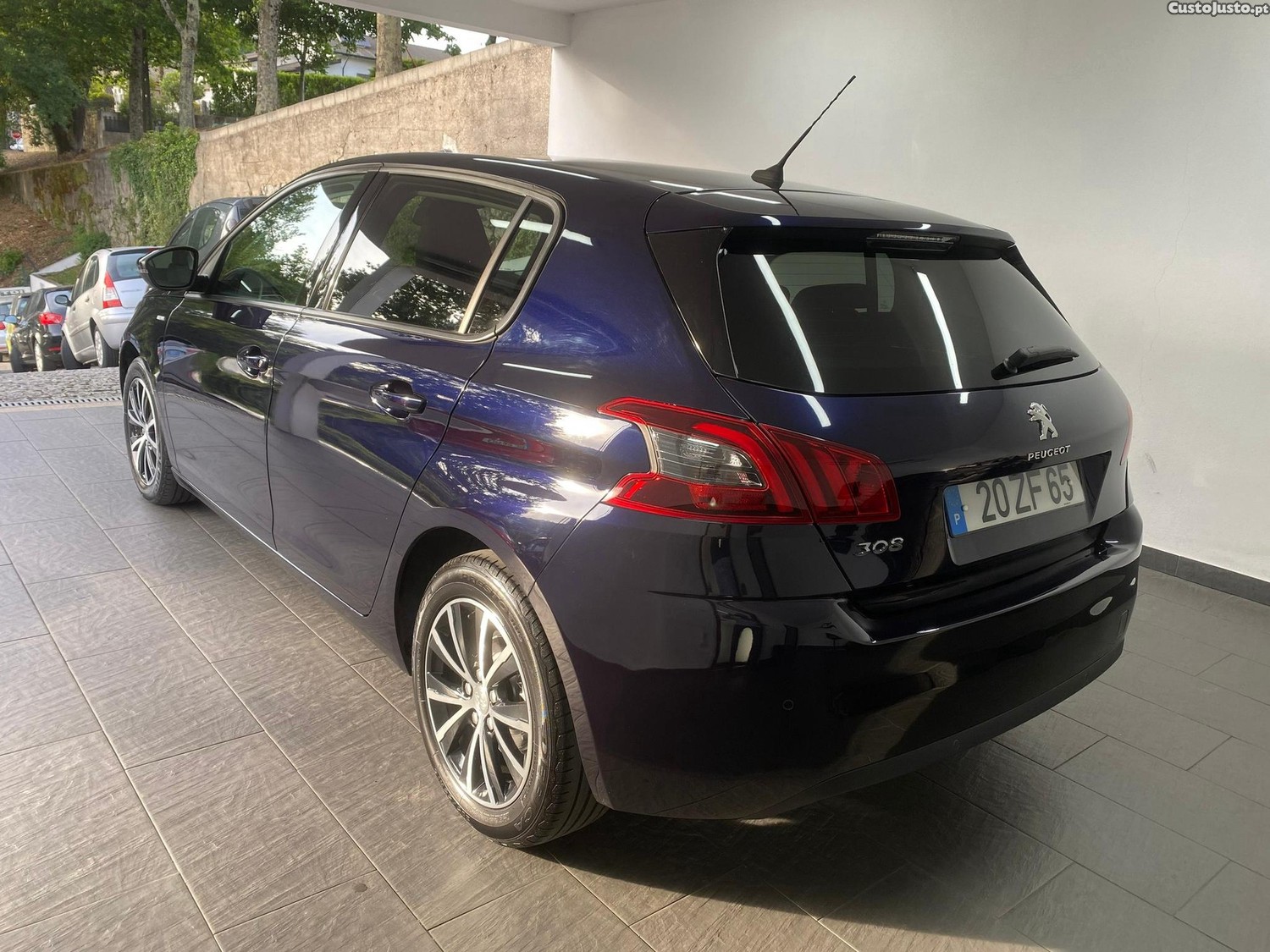 Peugeot 308 1.5 BlueHDi Style — fotografia 21