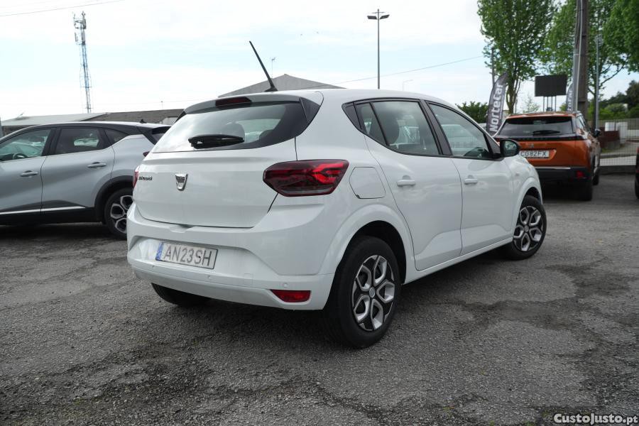 Dacia Sandero 1.0 SCe Essential — fotografia 10