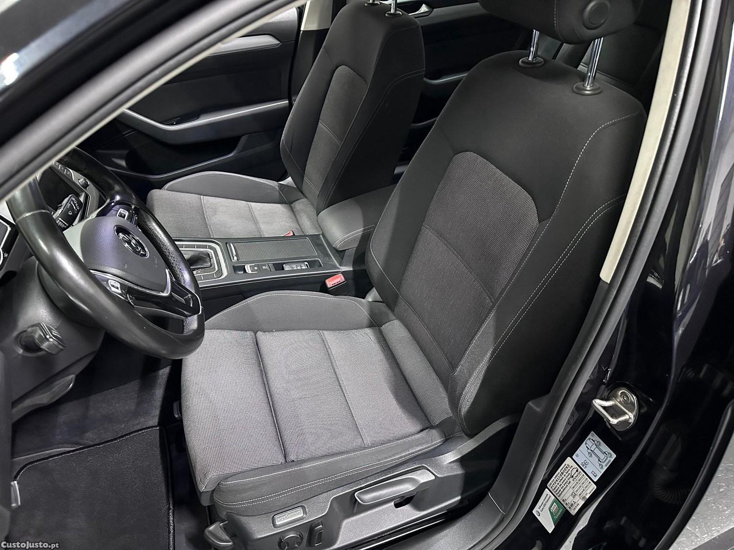 Volkswagen Passat 2.0 TDi Confortline DSG — fotografia 14