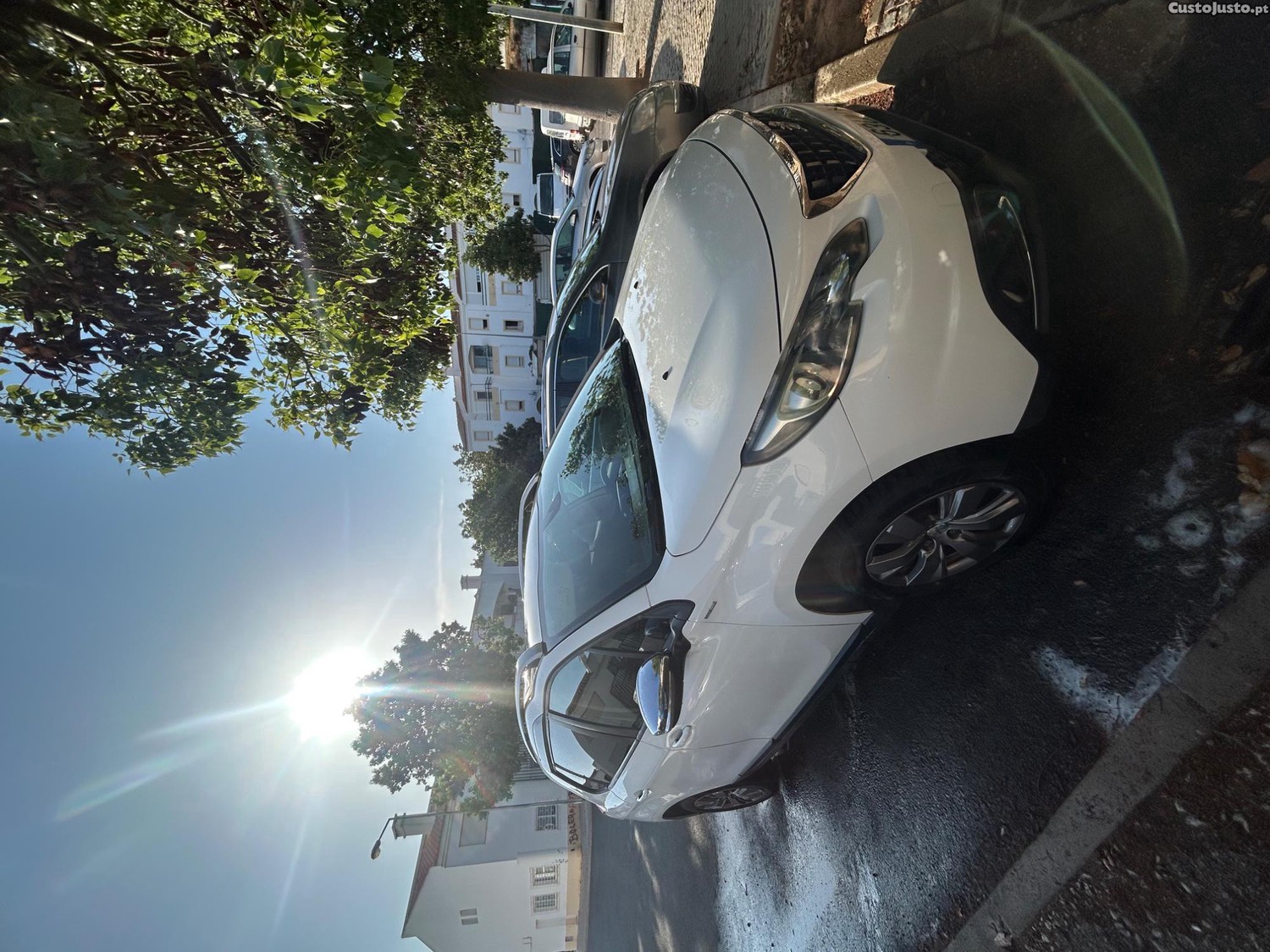 Peugeot 2008 1.6 HDI — fotografia 11