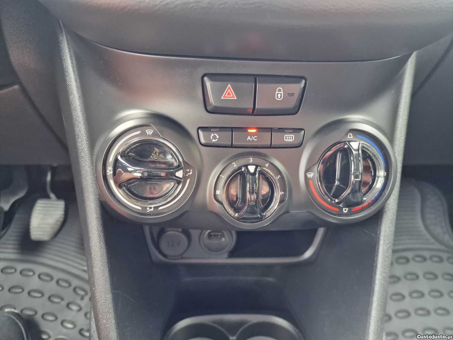 Peugeot 208 1.5 HDI STYLE 100CV — fotografia 14