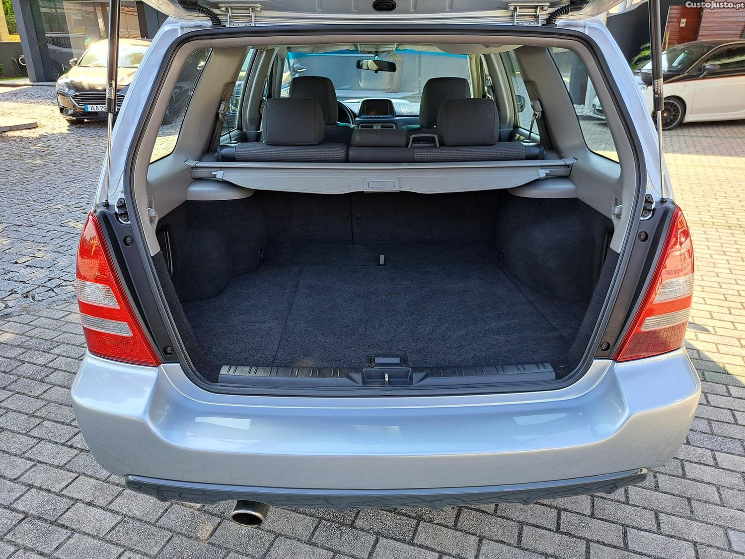 Subaru Forester 2.0 T XT — fotografia 10