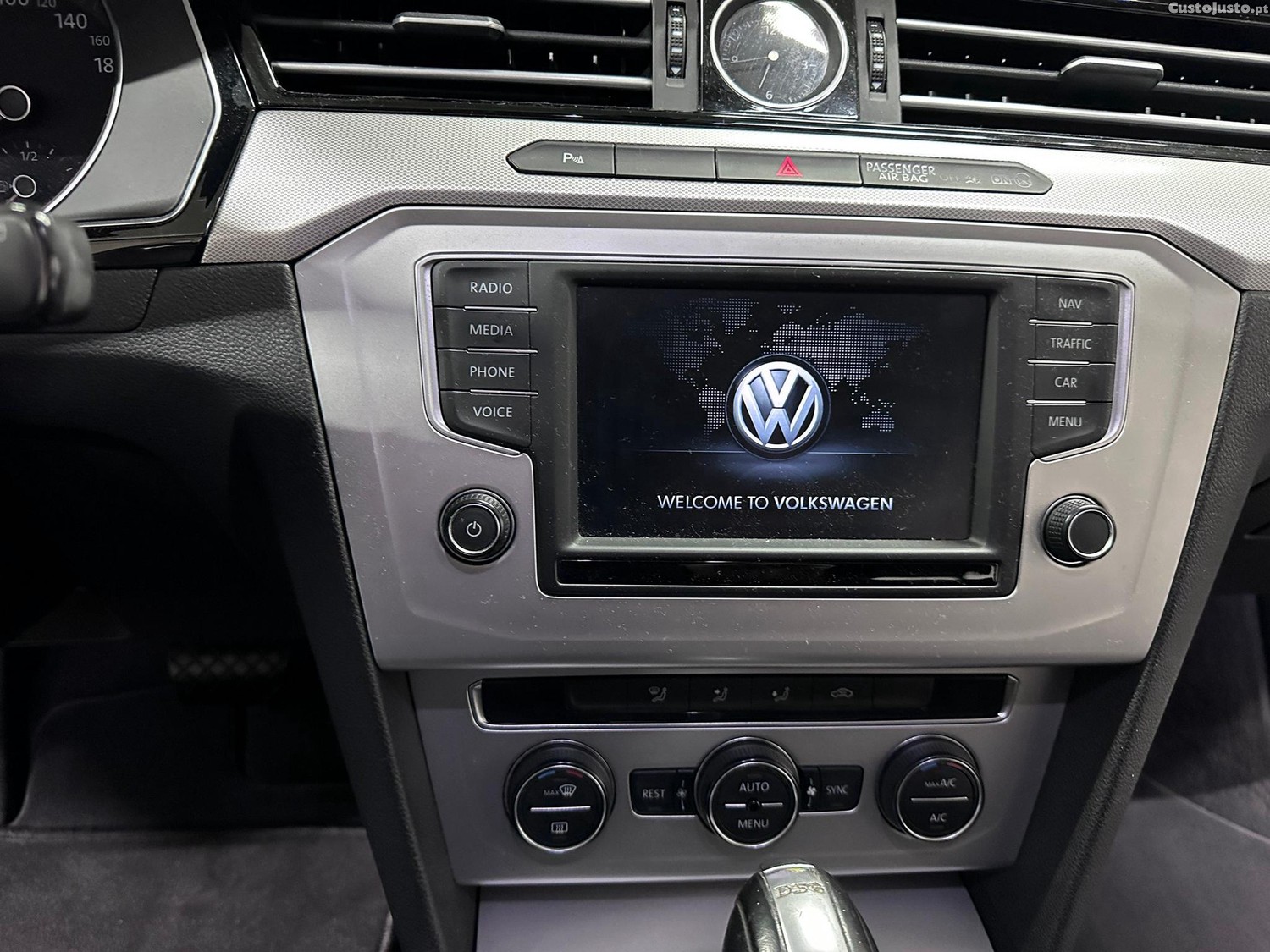 Volkswagen Passat 2.0 TDi Confortline DSG — fotografia 9