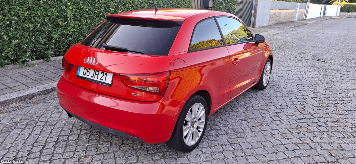 Audi A1 - 1.6 TDI 105CV AC CARREGADO — fotografia 9