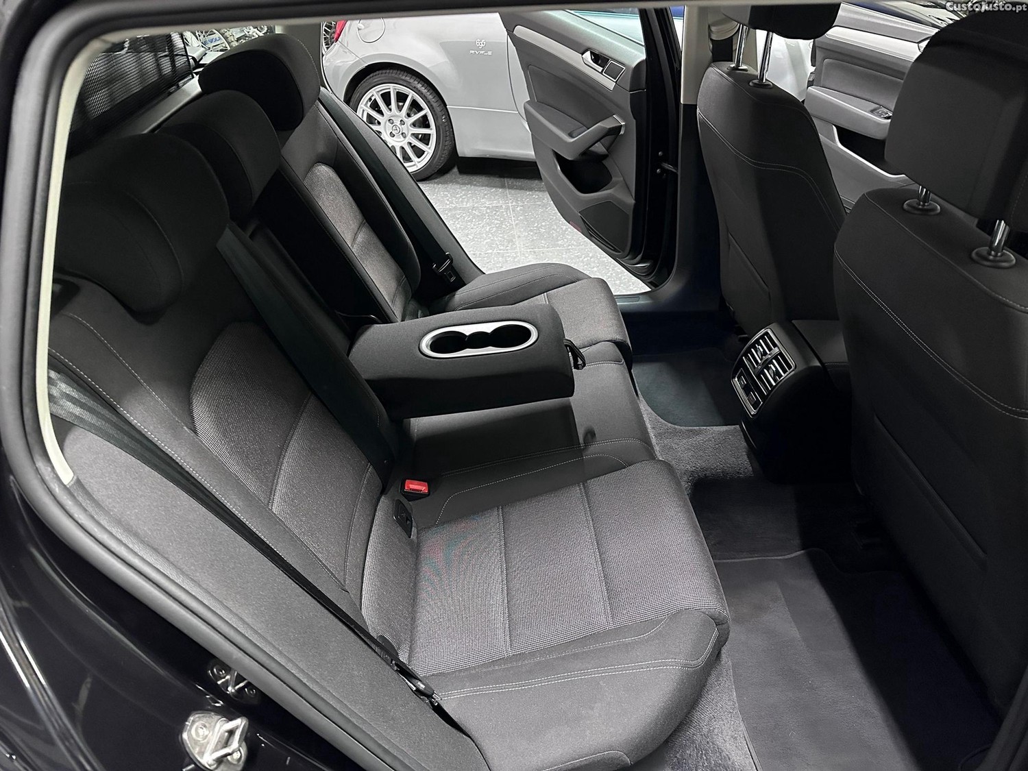 Volkswagen Passat 2.0 TDi Confortline DSG — fotografia 12