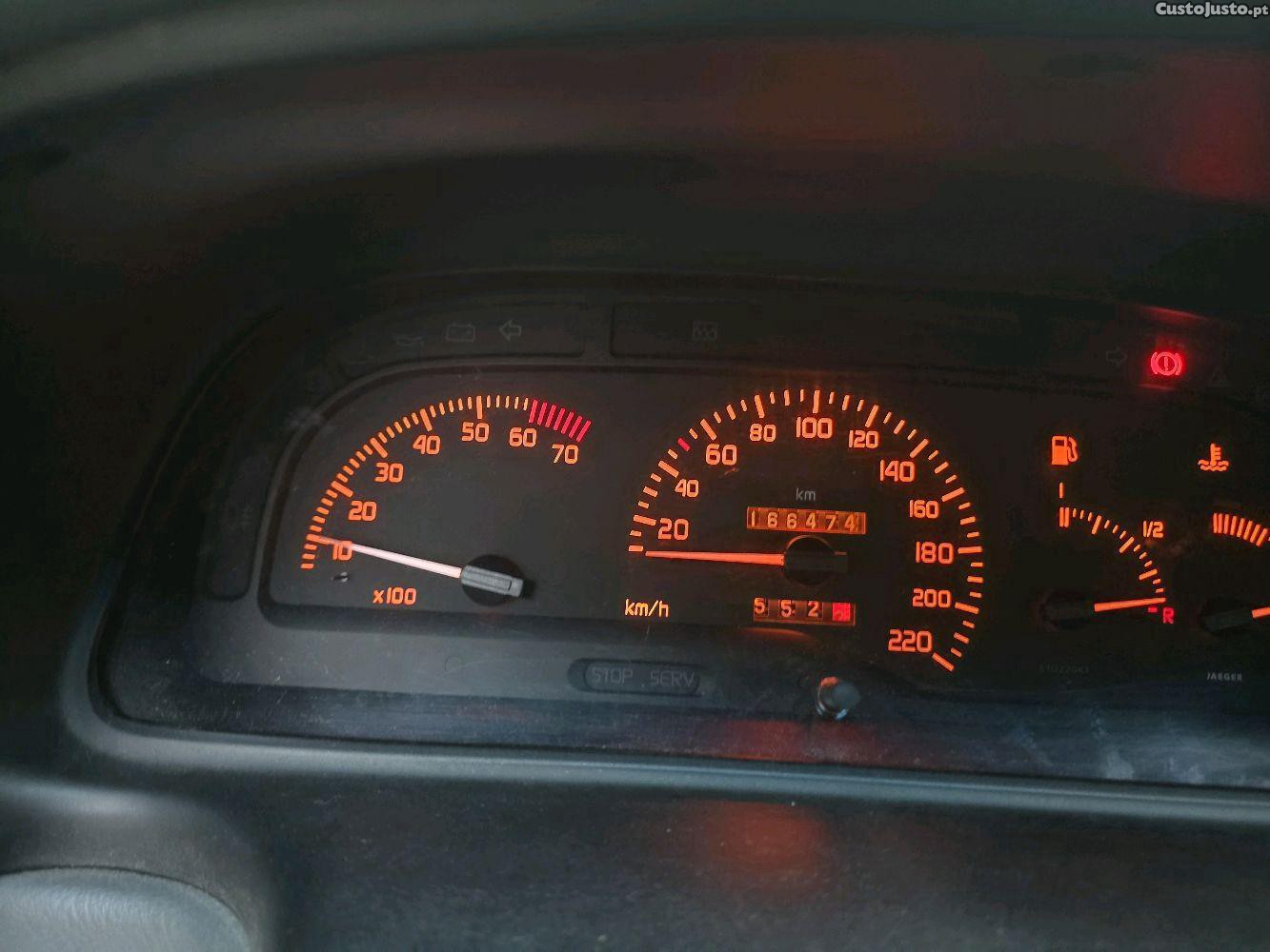 Renault Laguna 1.8 Gasolina — fotografia 2