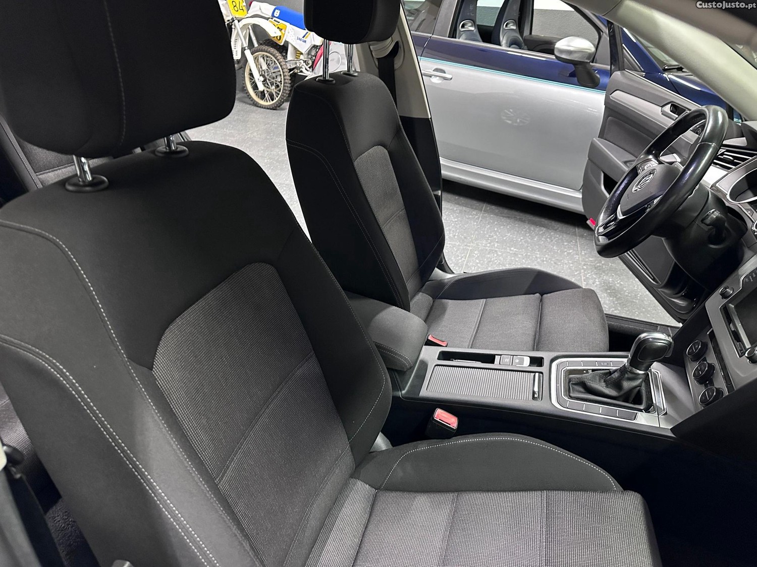Volkswagen Passat 2.0 TDi Confortline DSG — fotografia 11