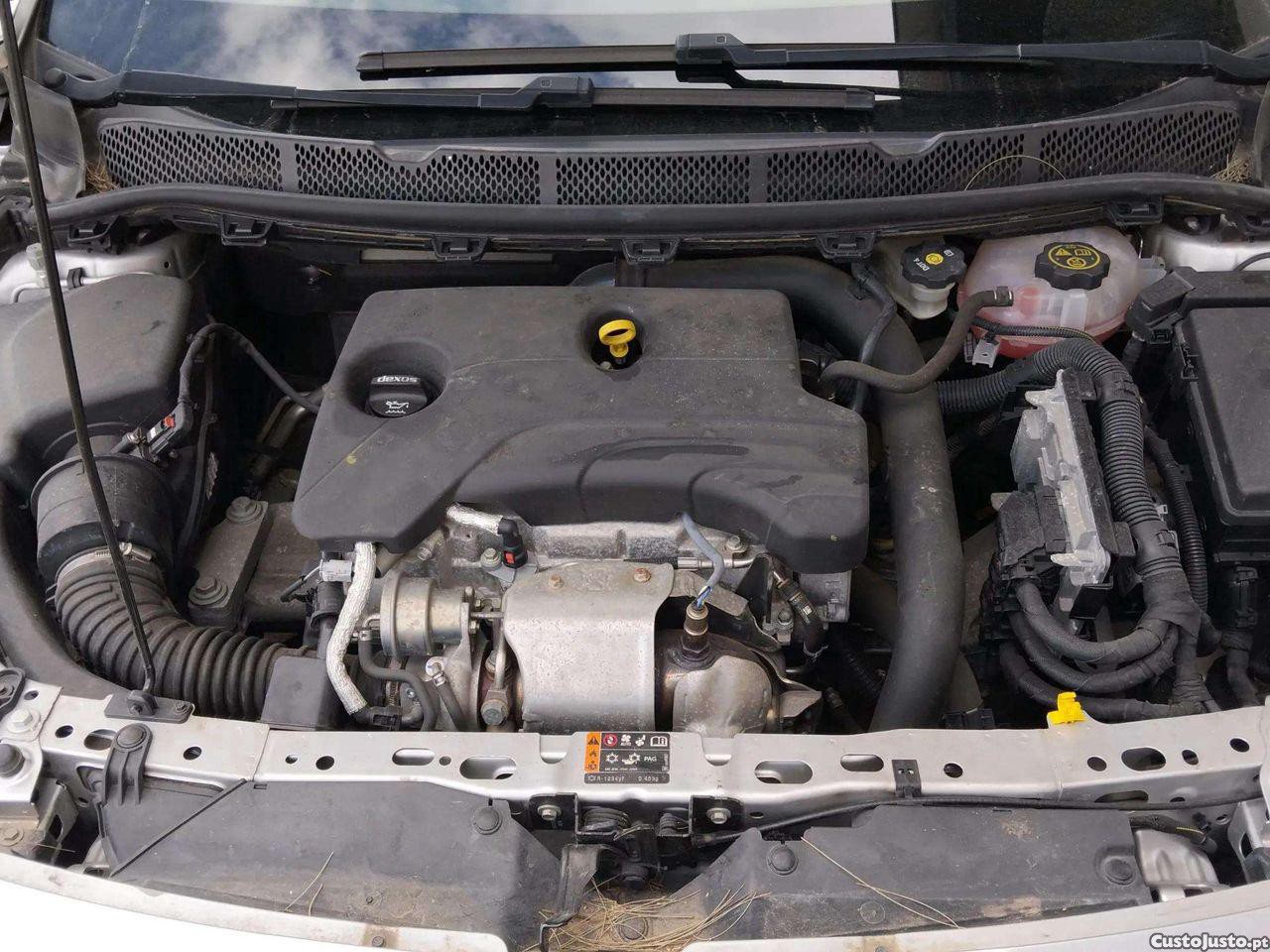 Opel Astra Sports Tourer 1.0 Dynamic Sport S/S — fotografia 3