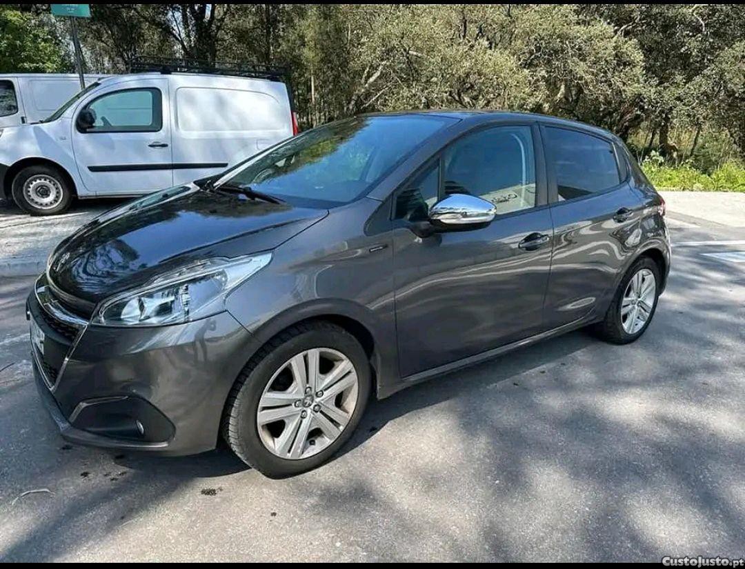 Peugeot 208 1.2 82 CV ano 2019 bom estado — fotografia 2