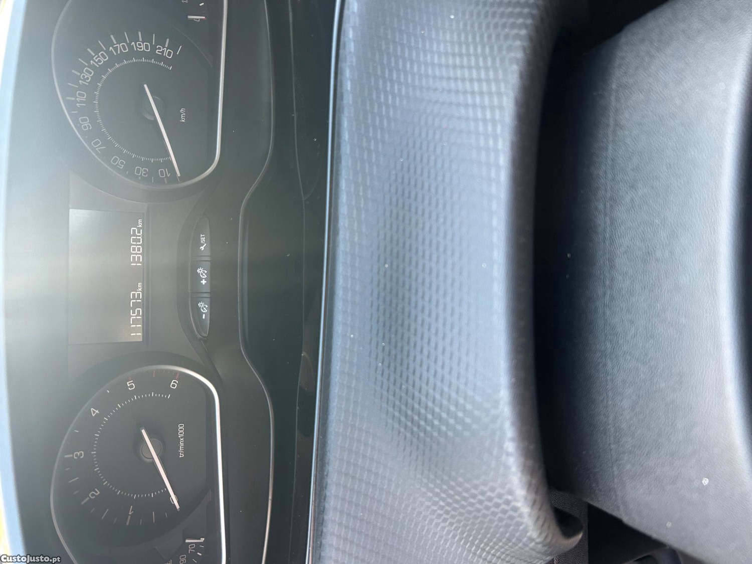 Peugeot 2008 1.6 HDI — fotografia 10