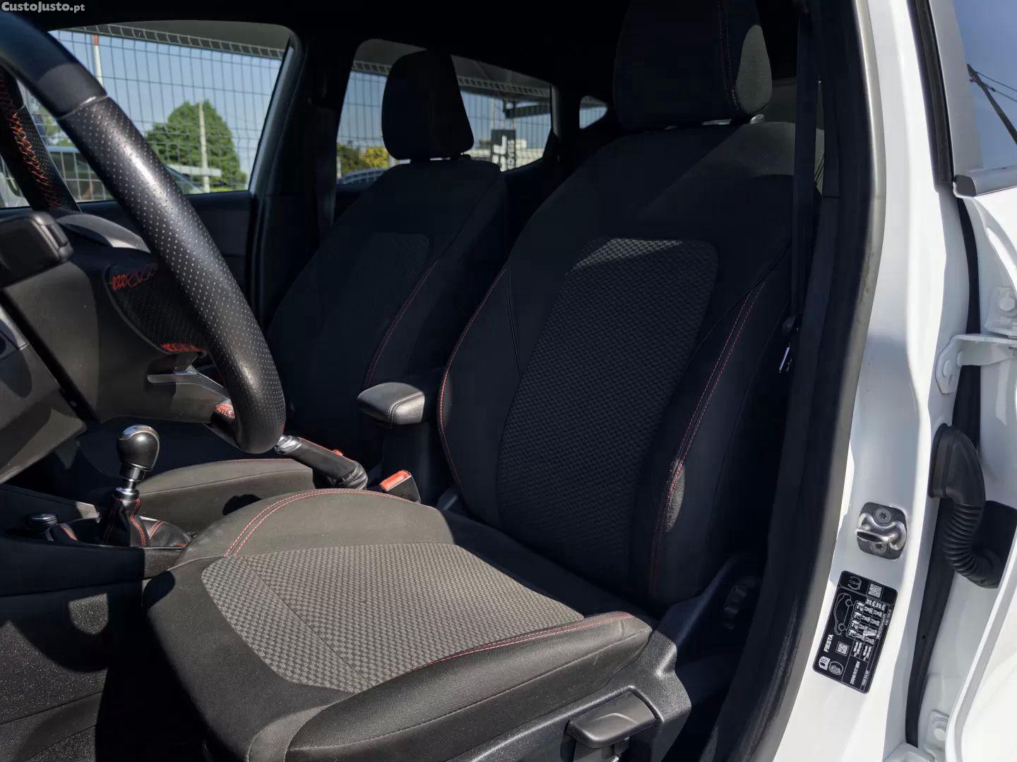 Ford Fiesta 1.0 ecoboost s&s st-line — fotografia 12