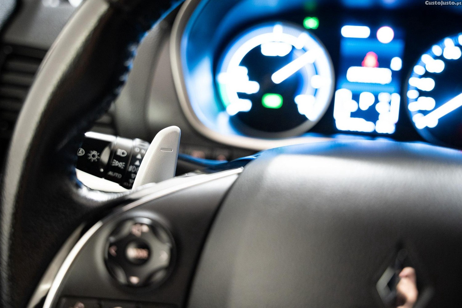 Mitsubishi Eclipse Cross 2.4 PHEV eMotion — fotografia 17