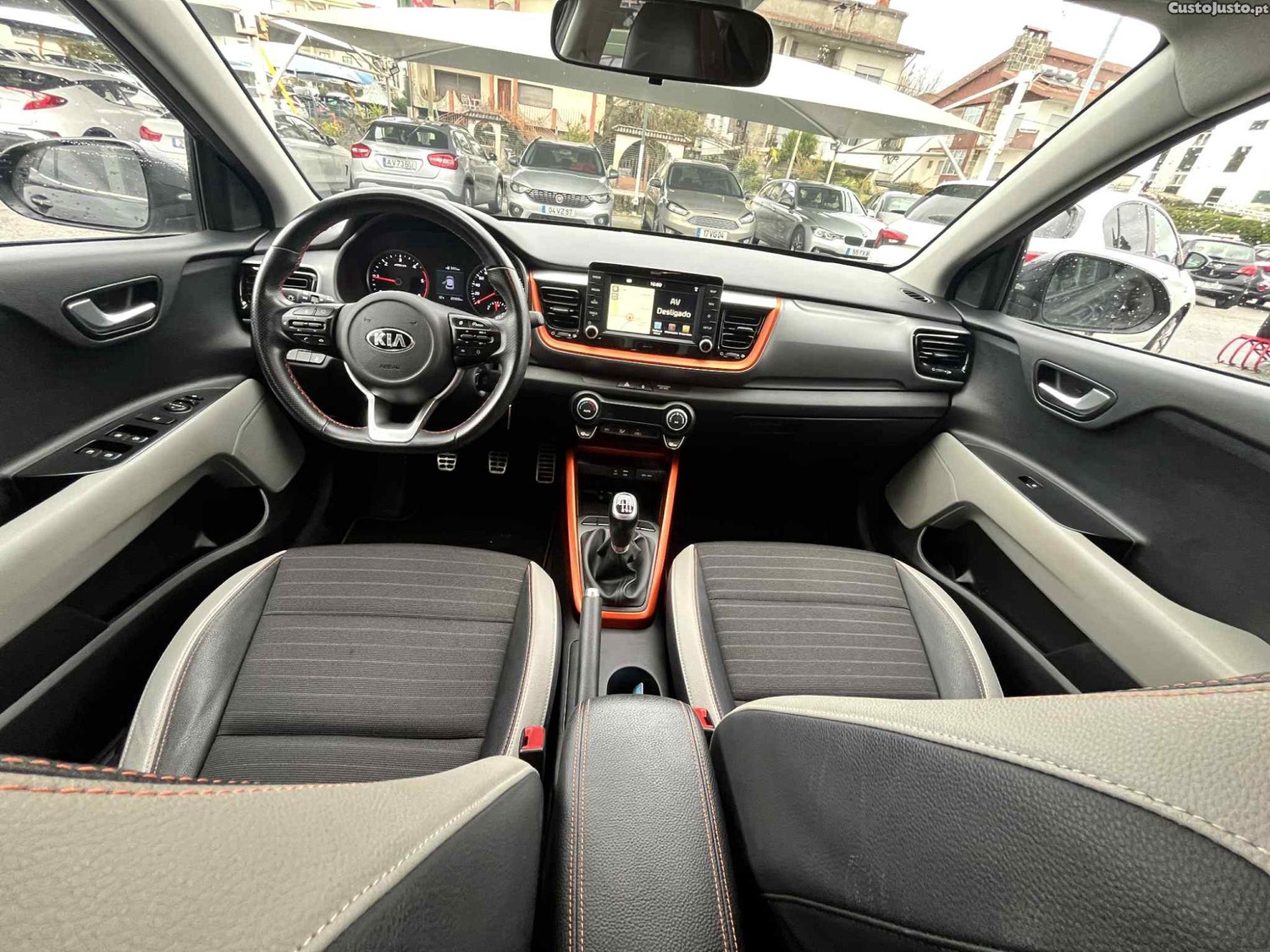 Kia Stonic 1.6 CRDI Vision — fotografia 13