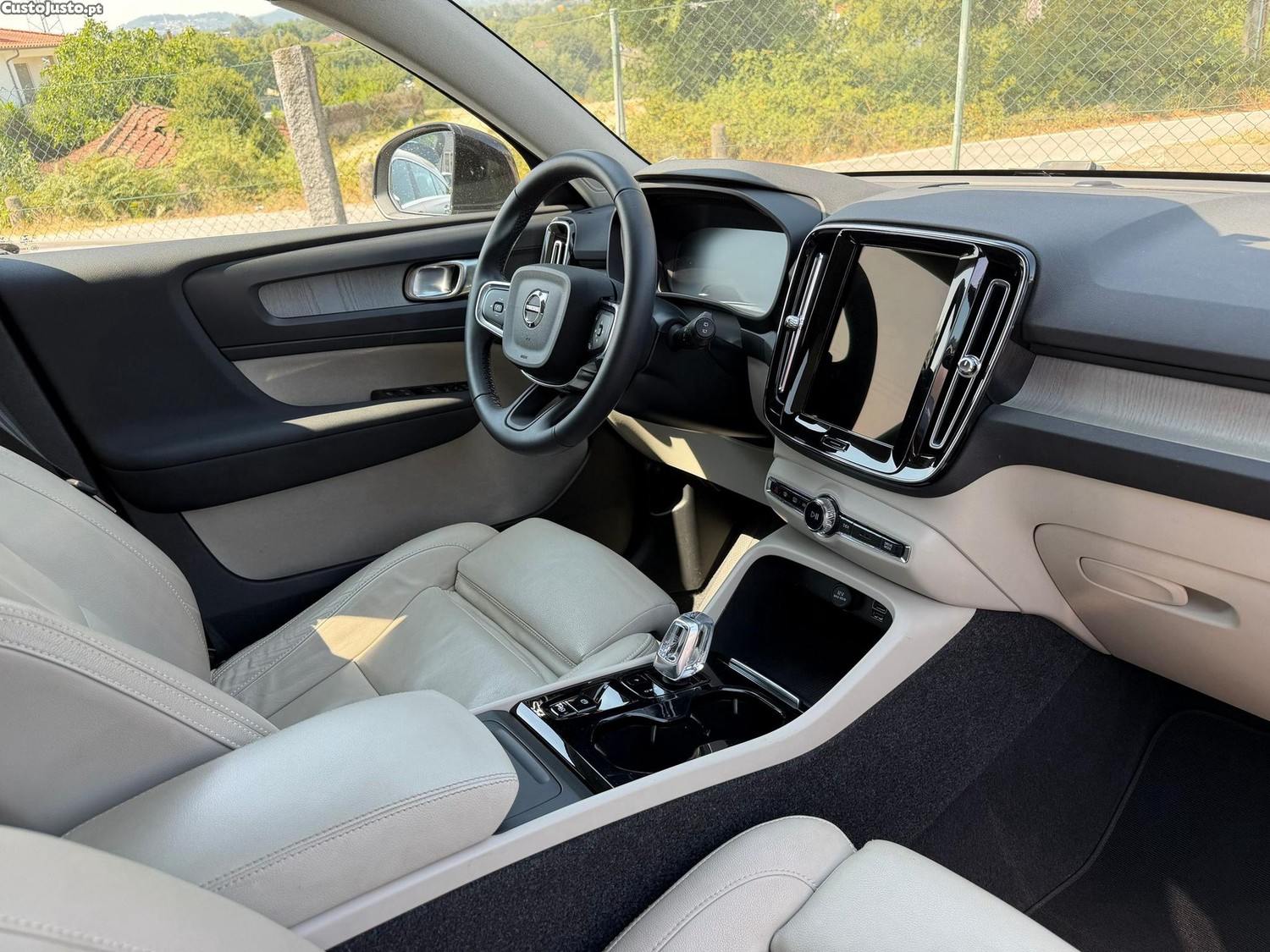 Volvo XC 40 1.5 T3 Momentum Plus Geartronic — fotografia 3