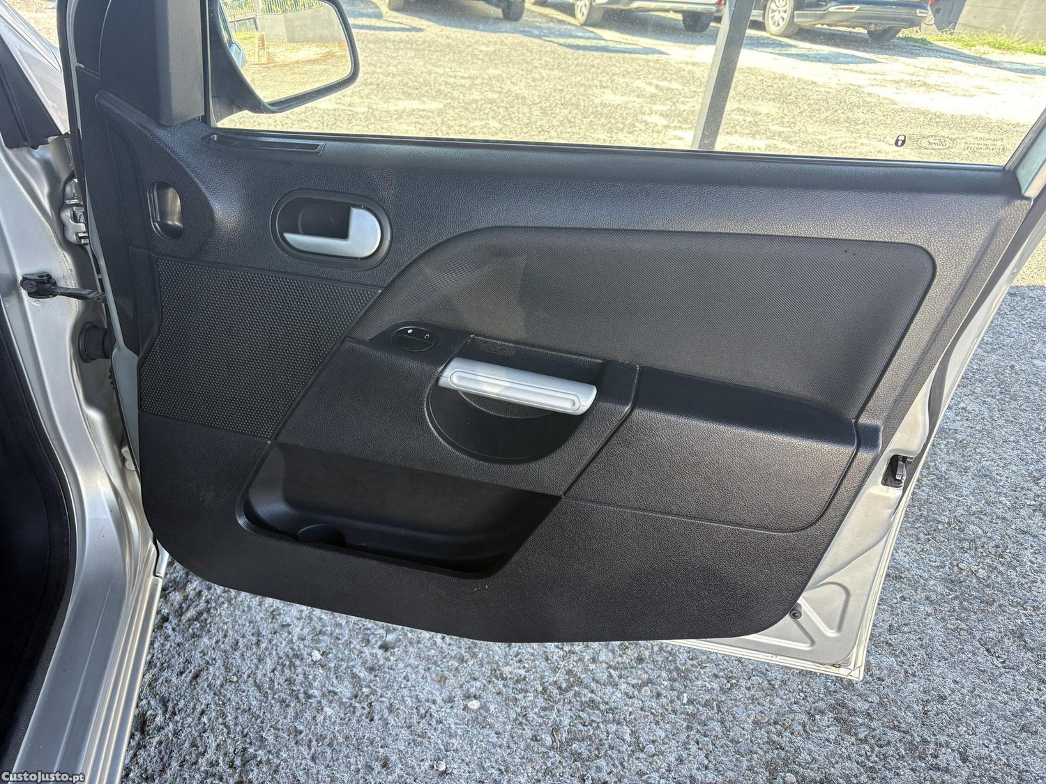 Ford Fiesta 1.25 Ambiente — fotografia 13