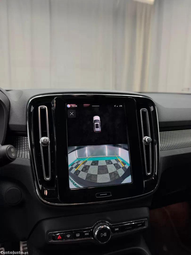 Volvo XC 40 Recharge plus — fotografia 2