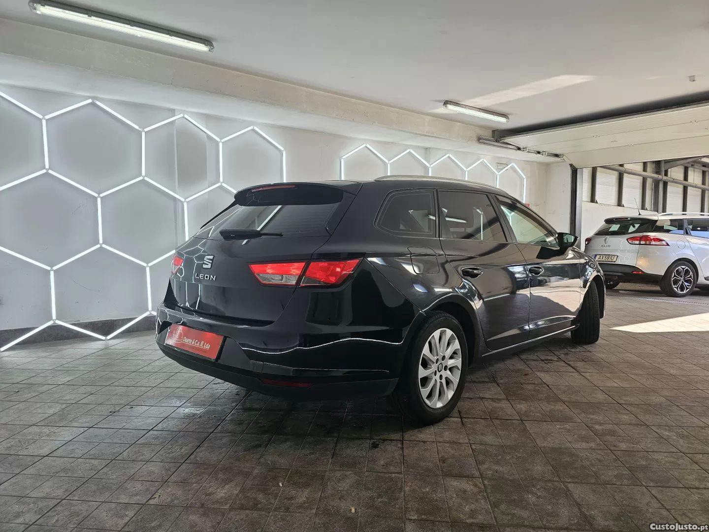 SEAT Leon 1.6 tdi style ecomotive — fotografia 15