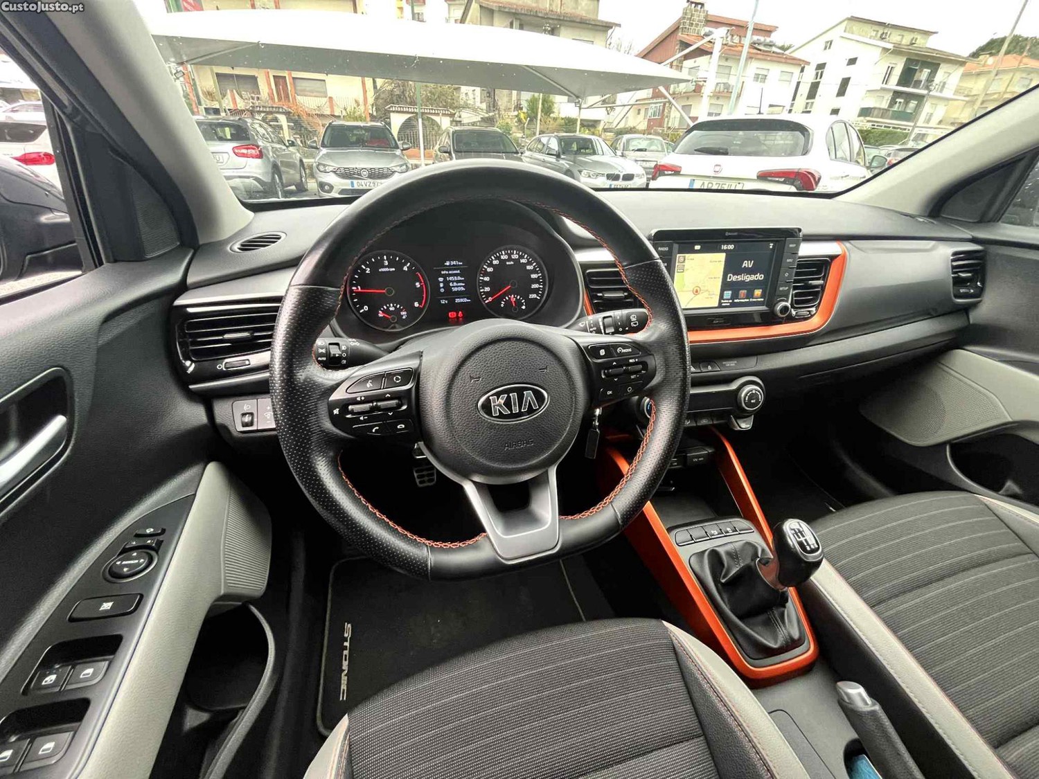 Kia Stonic 1.6 CRDI Vision — fotografia 7