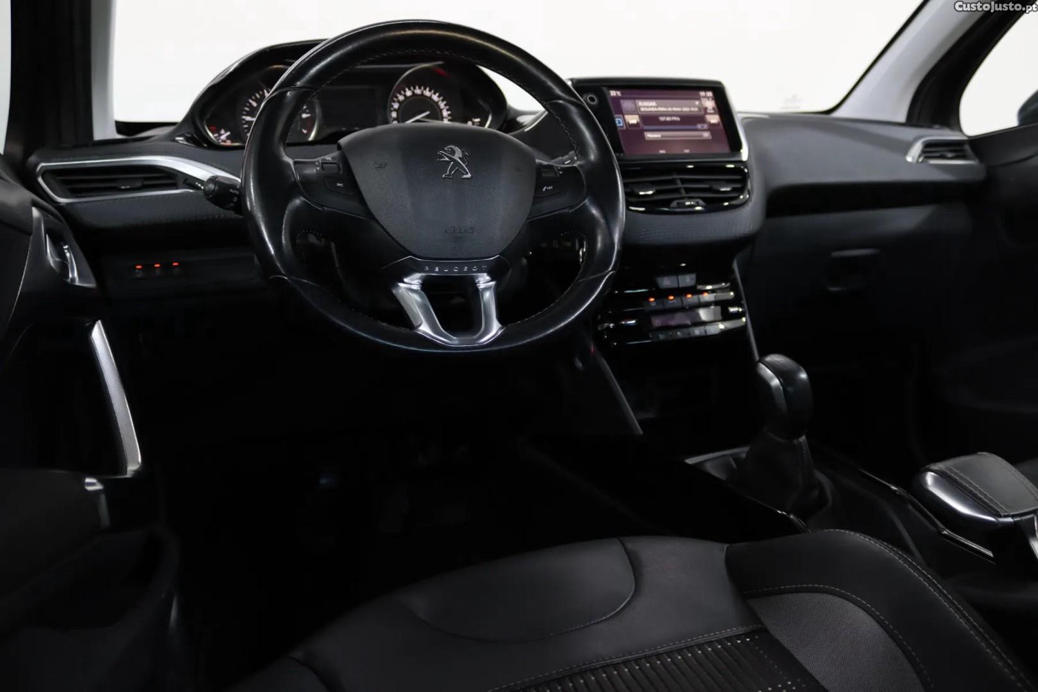 Peugeot 2008 1.2 PureTech Allure — fotografia 13