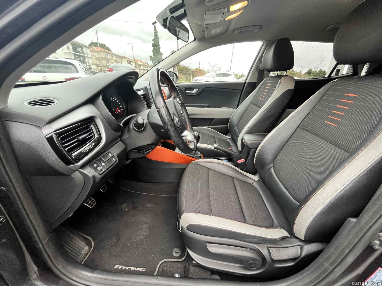 Kia Stonic 1.6 CRDI Vision — fotografia 11