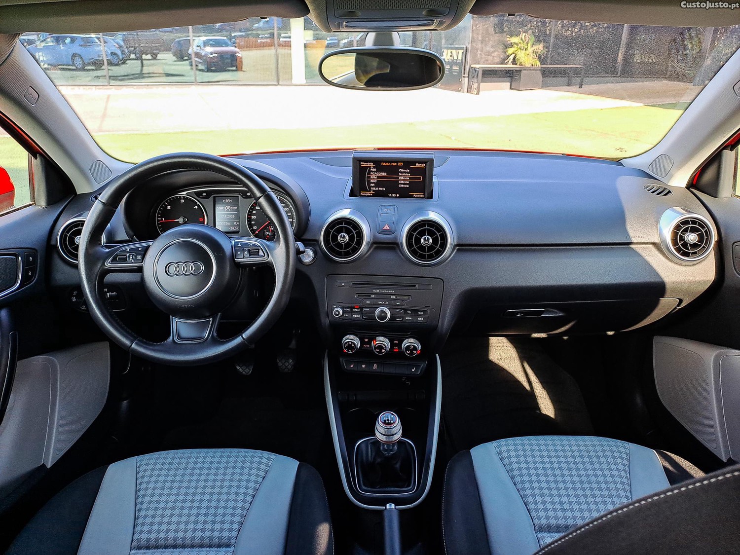Audi A1 S-LINE 2.0 TDI SPORTBACK 143CV DIESEL 2013 — fotografia 13