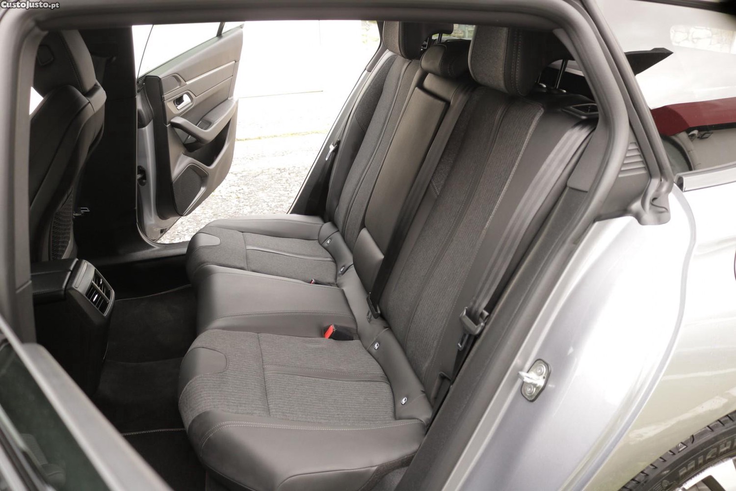Peugeot 508 SW 1.6 Hybrid Allure Pack e-EAT8 225cv — fotografia 31