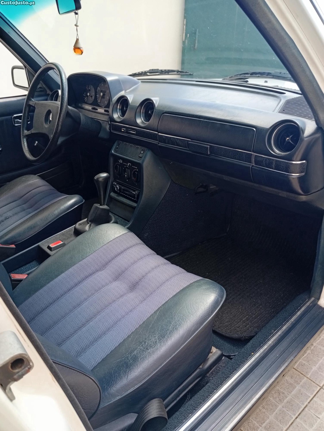 Mercedes-Benz 300 W123 — fotografia 5