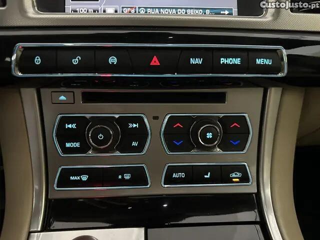 Jaguar XF 3.0 D V6 Premium Luxury — fotografia 6