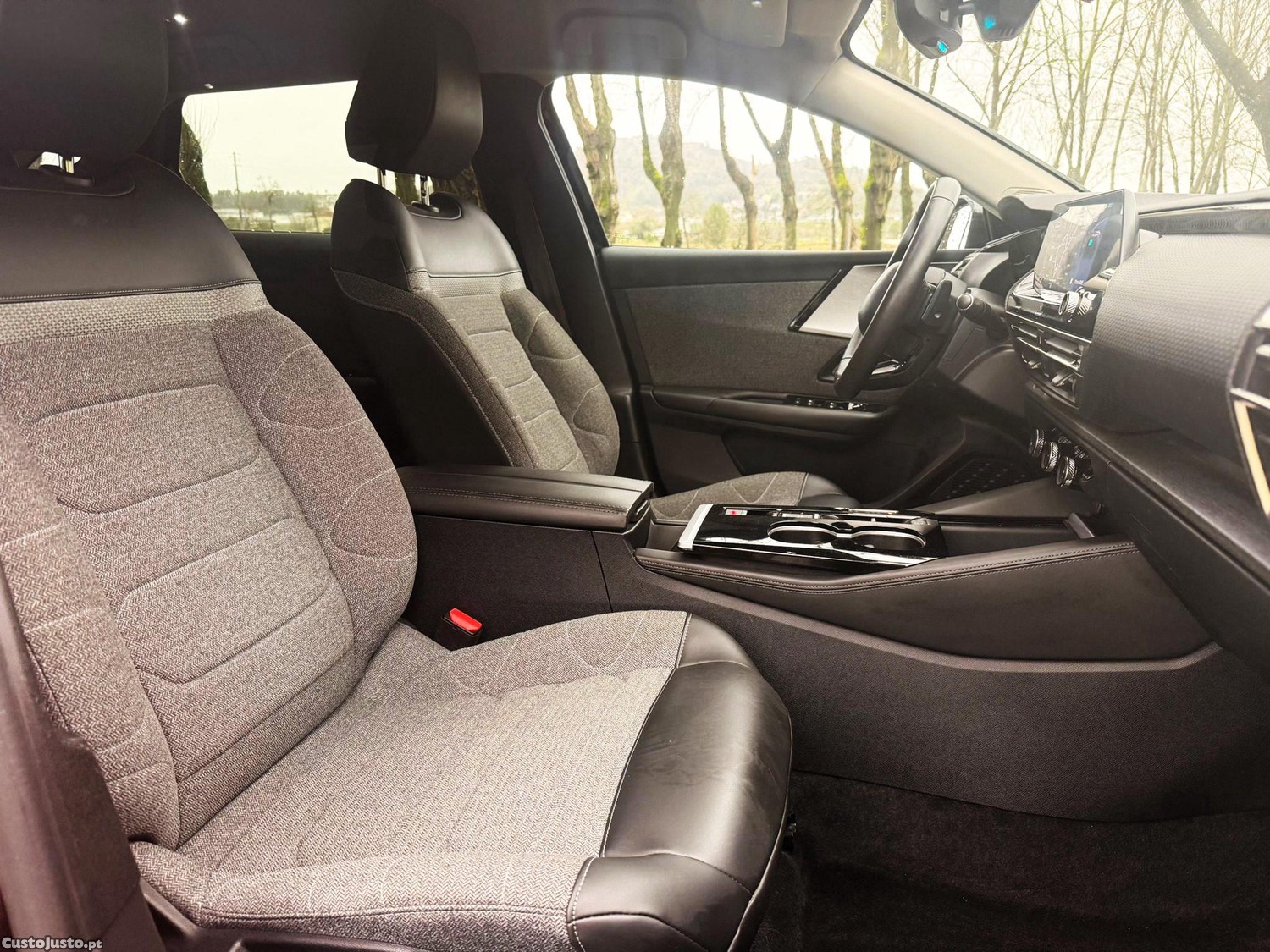 Citroën C5 X 1.6 Hybrid Feel Pack e-EAT8 — fotografia 13