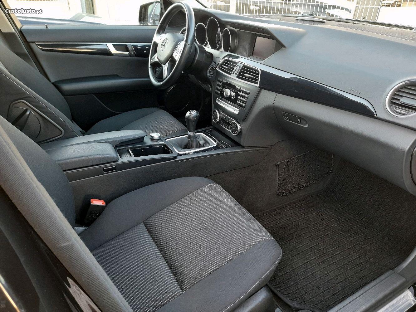 Mercedes-Benz C 220 2.2 — fotografia 4