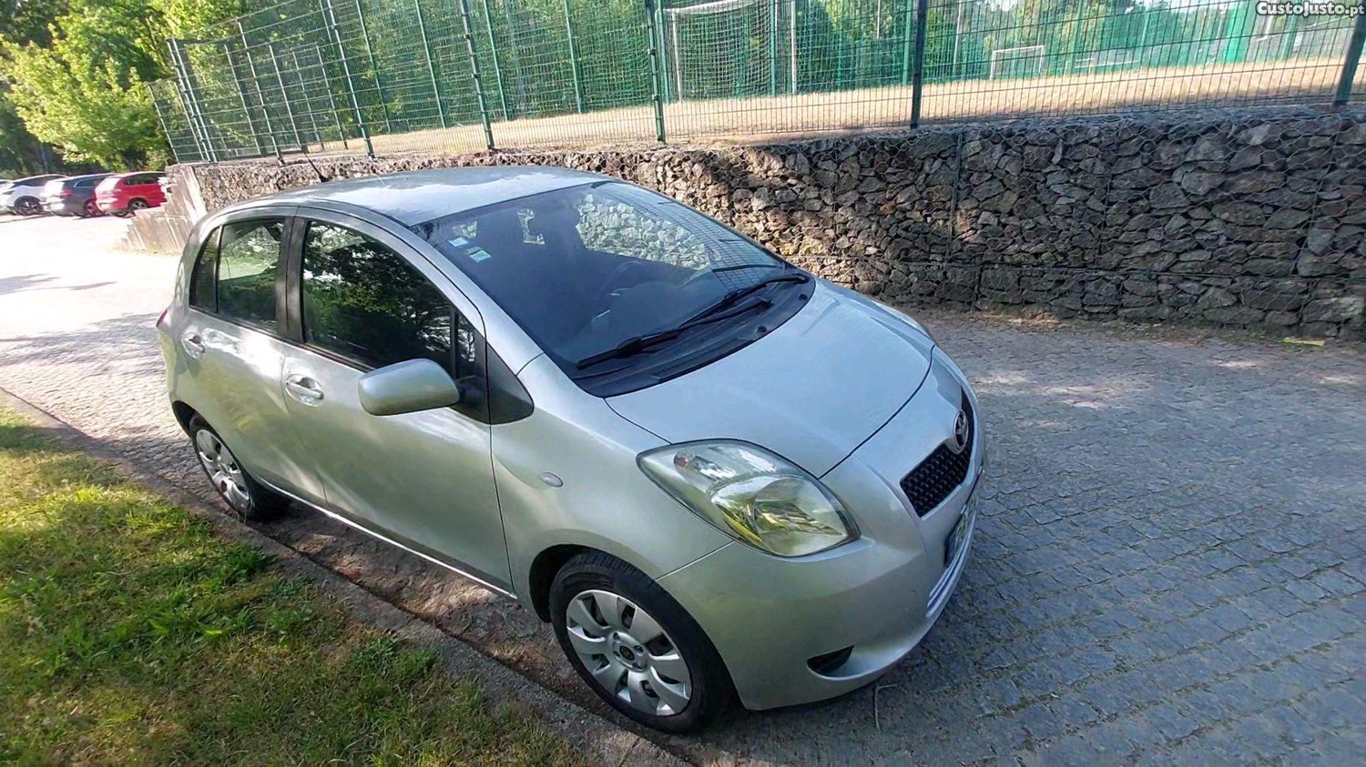 Toyota Yaris 1.0 vvt-i — fotografia 8
