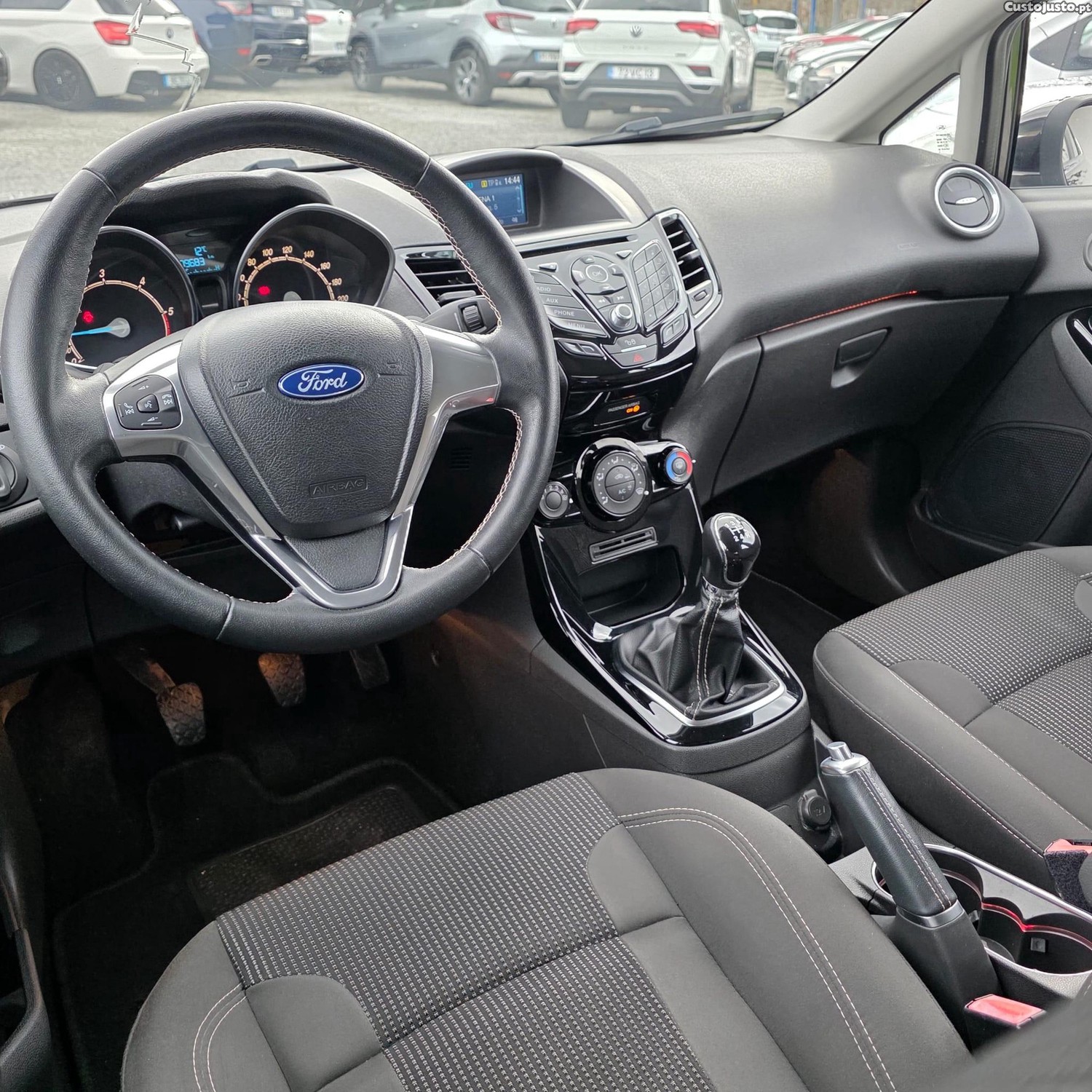 Ford Fiesta 1.5 TDCi Titanium — fotografia 21