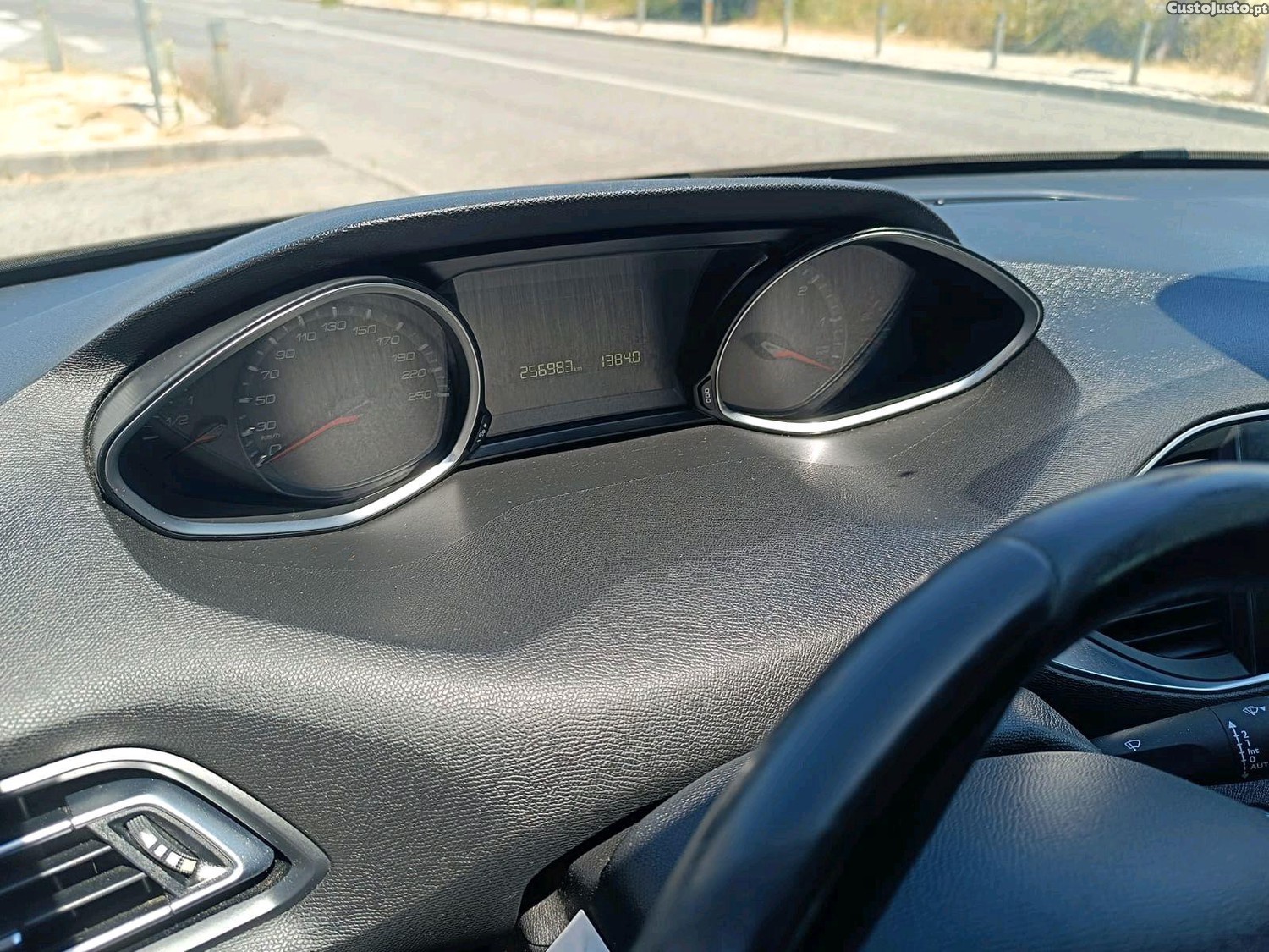 Peugeot 308 1.6 HDi 120cv Allure — fotografia 6