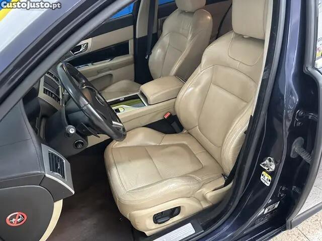Jaguar XF 3.0 D V6 Premium Luxury — fotografia 9