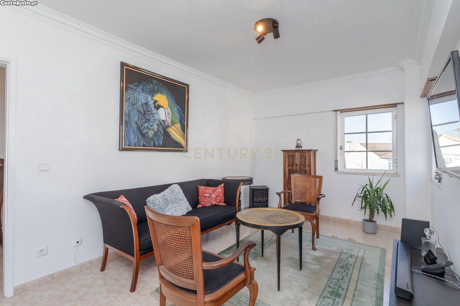 Apartamento T2 na Charneca da Caparica   Remodelado e com Vista Desafogada