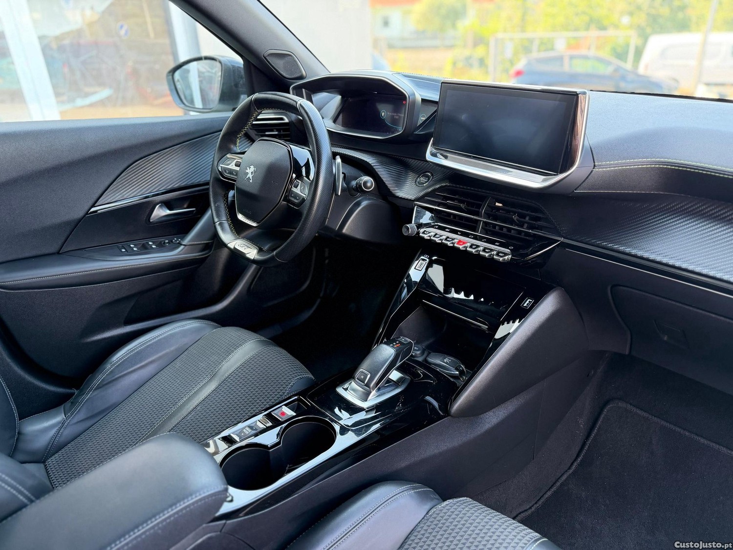Peugeot 2008 1.2 PureTech GT Line EAT8 — fotografia 6