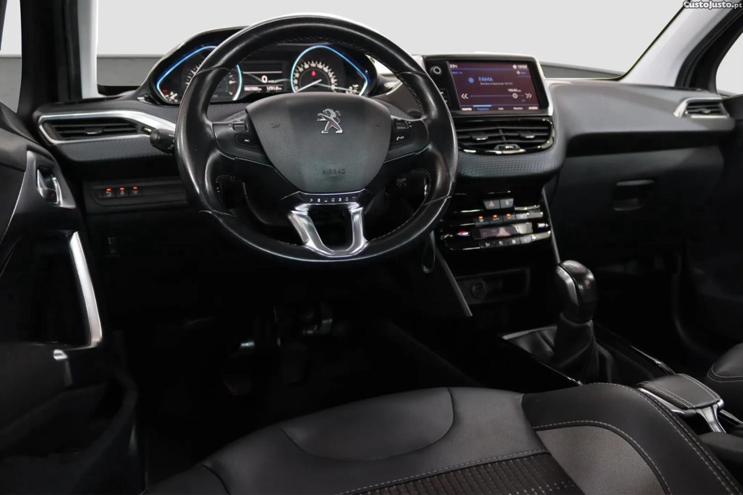Peugeot 2008 1.2 PureTech Allure — fotografia 15