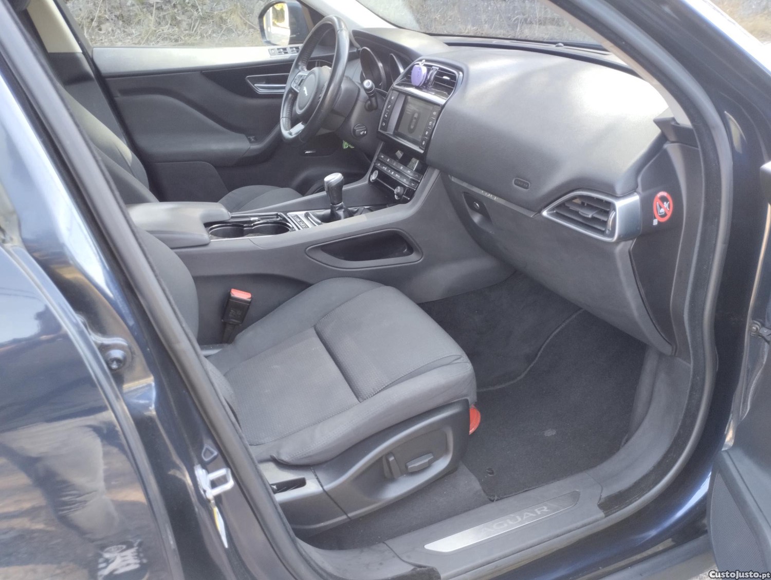 Jaguar F-Pace 2.0 i 4D Prestige - CX. Manual - GPS - Camara Marcha Tras - Classe 1 Portagens - DISTRIBUIÇAO NOVA — fotografia 19
