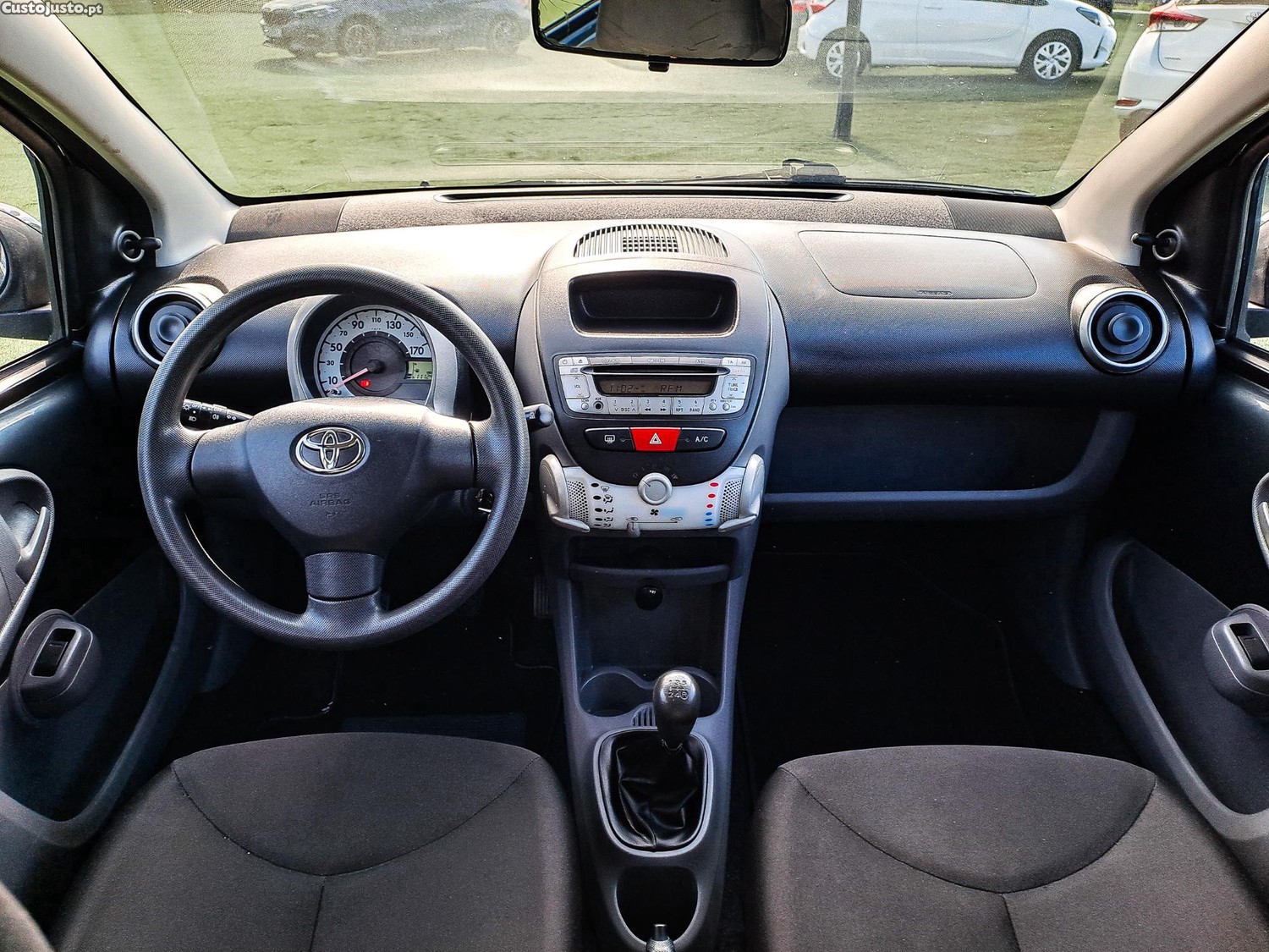 Toyota Aygo 1.0VVT-I 68CV GASOLINA 2010 — fotografia 8