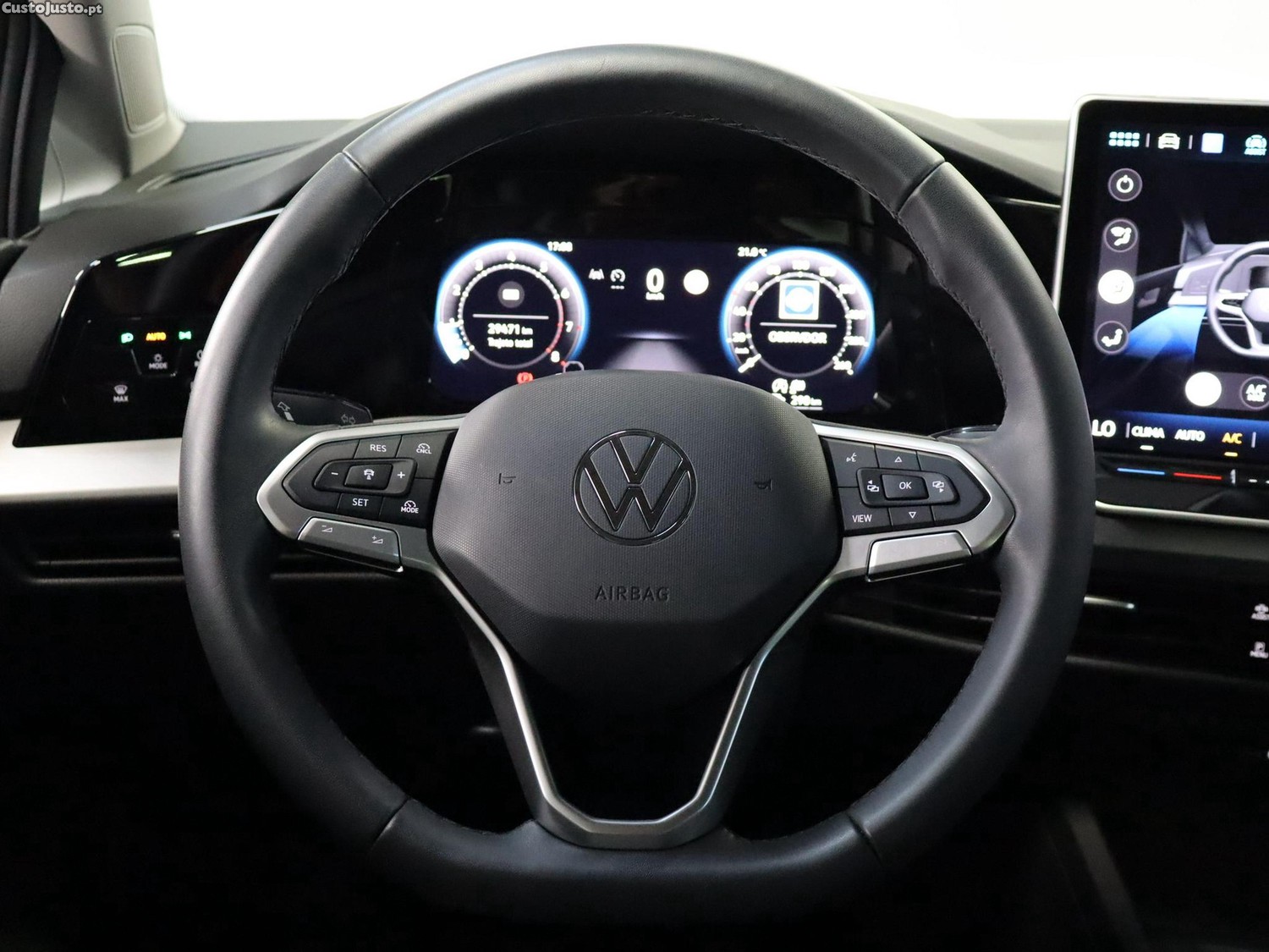 Volkswagen Golf 1.5 TSI Urban — fotografia 11