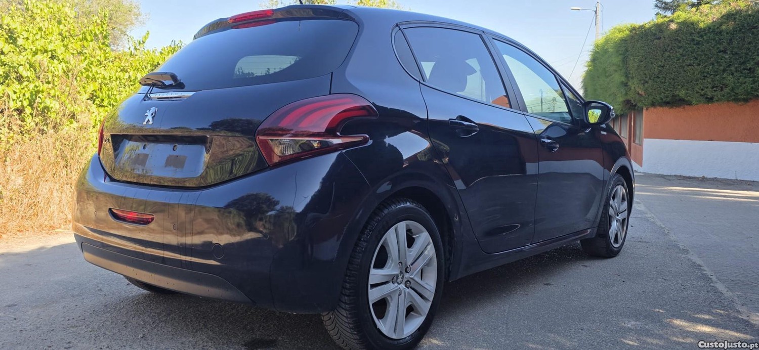 Peugeot 208 1.2 PureTech Style — fotografia 4