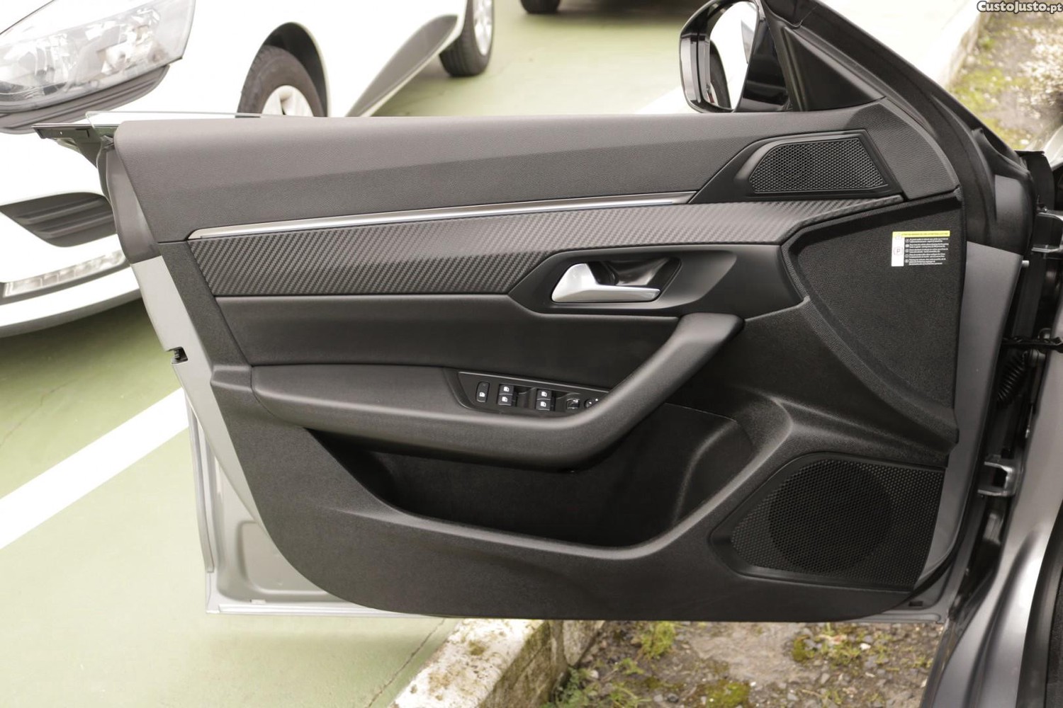 Peugeot 508 SW 1.6 Hybrid Allure Pack e-EAT8 225cv — fotografia 26