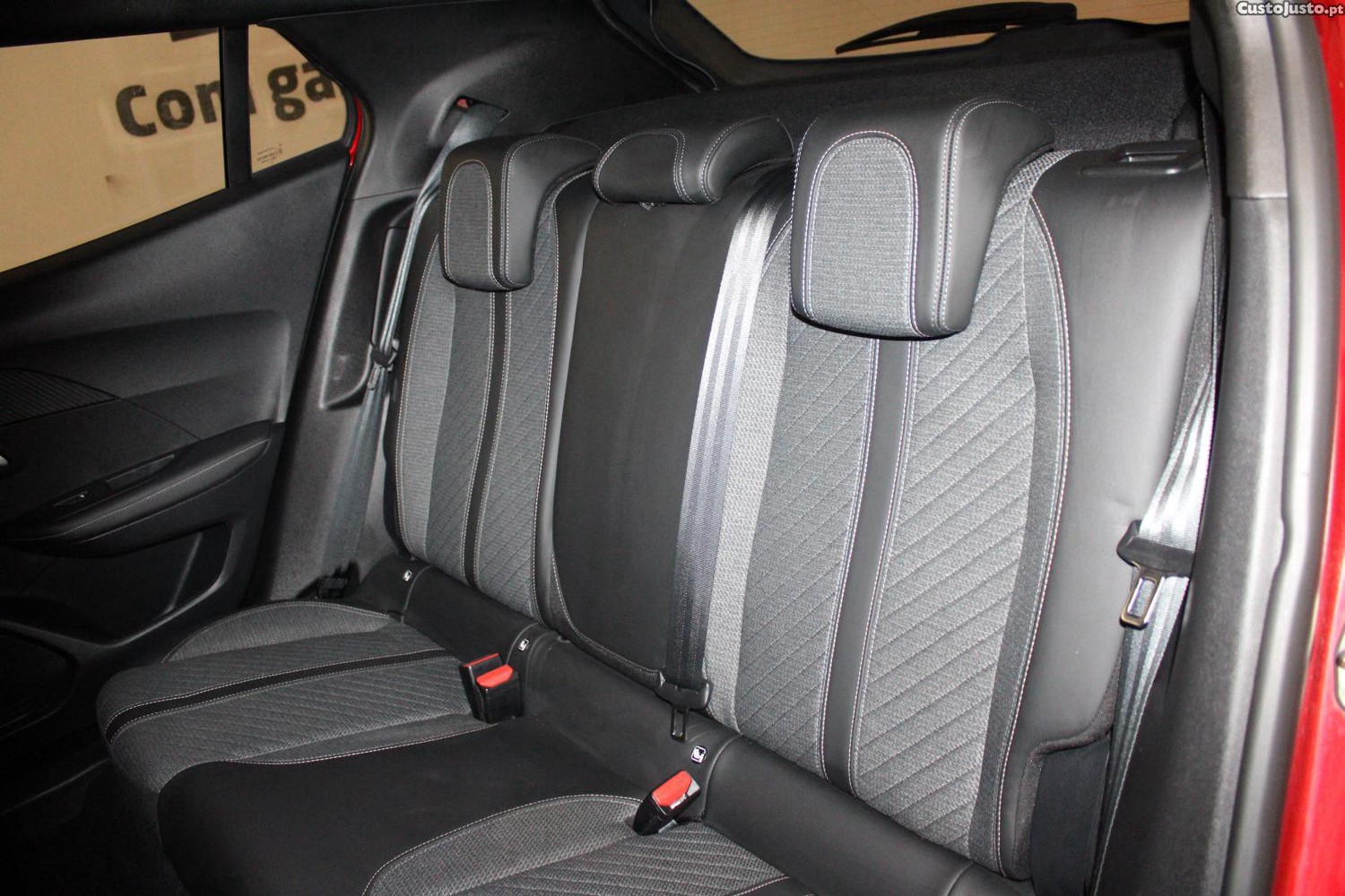 Peugeot e-2008 ALLURE 156CV 54KwH (AUTO) — fotografia 11